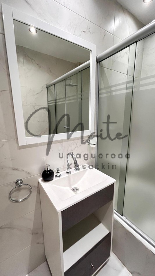 VENTA  DEPARTAMENTO 2 AMBIENTES CON DEPENDENCIA AL  FRENTE CON BALCON  RECICLADO ZONA CENTRO  OPCION COCHERA  