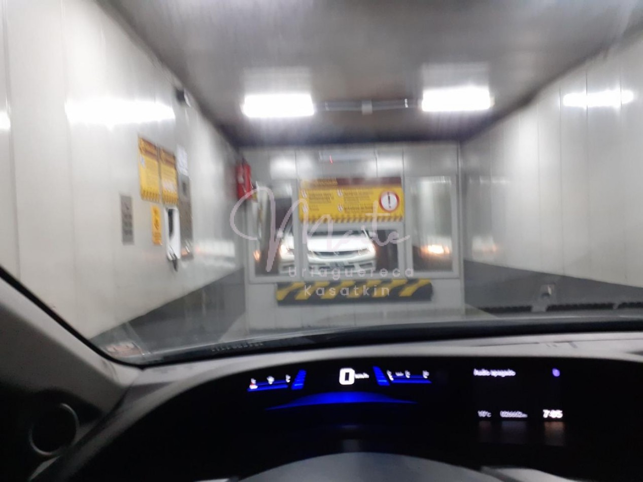 VENTA COCHERA FIJA ZONA CENTRO 