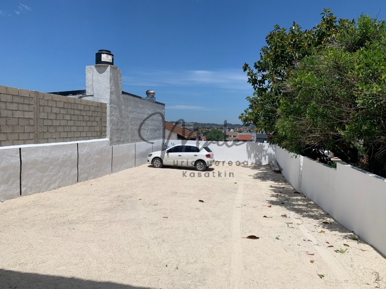 VENTA PH 2 AMB  PLANTA BAJA FRENTE PLAZA ITALIA  COCHERA DESCUBIERTA 