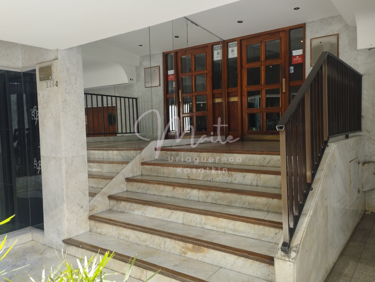 DEPARTAMENTO 2 AMBIENTES CON BALCON AL FRENTE ZONA CENTRO 