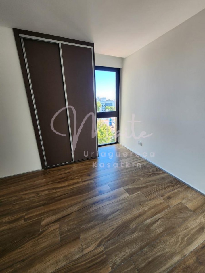   DEPARTAMENTO 2 AMBIENTES AL FRENTE CON  BALCON A ESTRENAR ZONA ALDREY COCHERA  