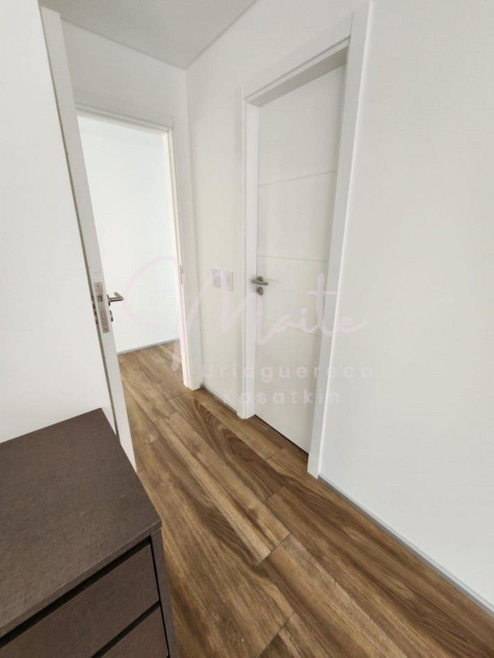   DEPARTAMENTO 2 AMBIENTES AL FRENTE CON  BALCON A ESTRENAR ZONA ALDREY COCHERA  