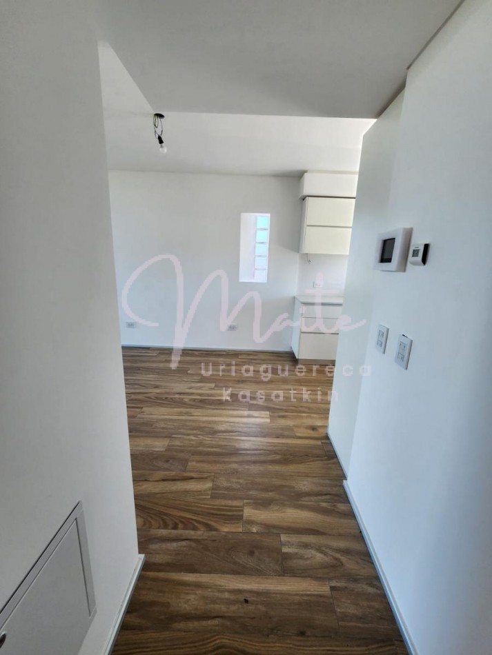  DEPARTAMENTO 2 AMBIENTES AL FRENTE CON  BALCON A ESTRENAR ZONA ALDREY COCHERA  