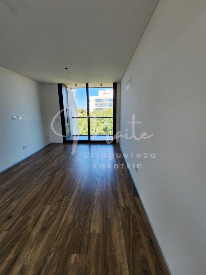   DEPARTAMENTO 2 AMBIENTES AL FRENTE CON  BALCON A ESTRENAR ZONA ALDREY COCHERA  