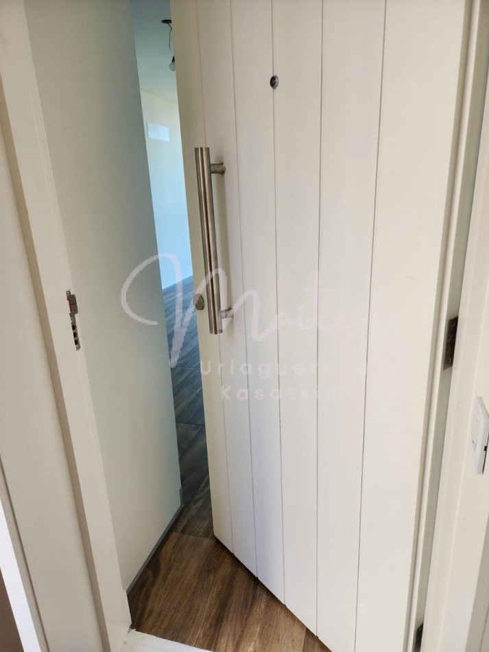   DEPARTAMENTO 2 AMBIENTES AL FRENTE CON  BALCON A ESTRENAR ZONA ALDREY COCHERA  