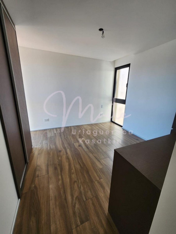   DEPARTAMENTO 2 AMBIENTES AL FRENTE CON  BALCON A ESTRENAR ZONA ALDREY COCHERA  