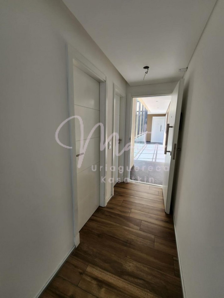   DEPARTAMENTO 2 AMBIENTES AL FRENTE CON  BALCON A ESTRENAR ZONA ALDREY COCHERA  