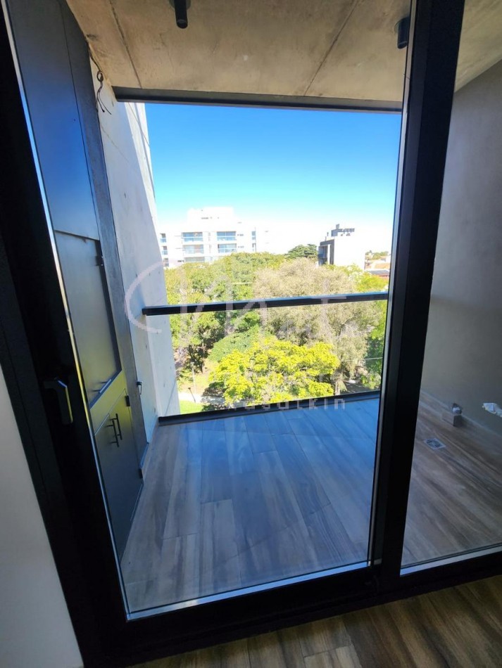   DEPARTAMENTO 2 AMBIENTES AL FRENTE CON  BALCON A ESTRENAR ZONA ALDREY COCHERA  