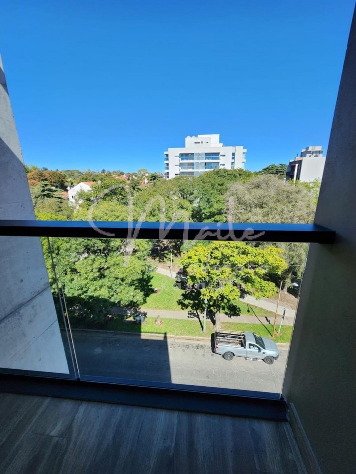   DEPARTAMENTO 2 AMBIENTES AL FRENTE CON  BALCON A ESTRENAR ZONA ALDREY COCHERA  