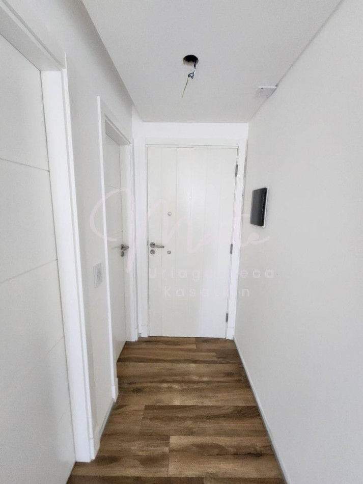   DEPARTAMENTO 2 AMBIENTES AL FRENTE CON  BALCON A ESTRENAR ZONA ALDREY COCHERA  