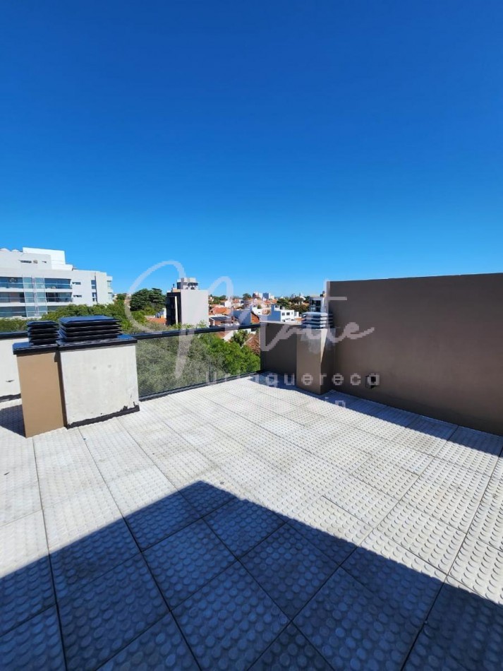   DEPARTAMENTO 2 AMBIENTES AL FRENTE CON  BALCON A ESTRENAR ZONA ALDREY COCHERA  