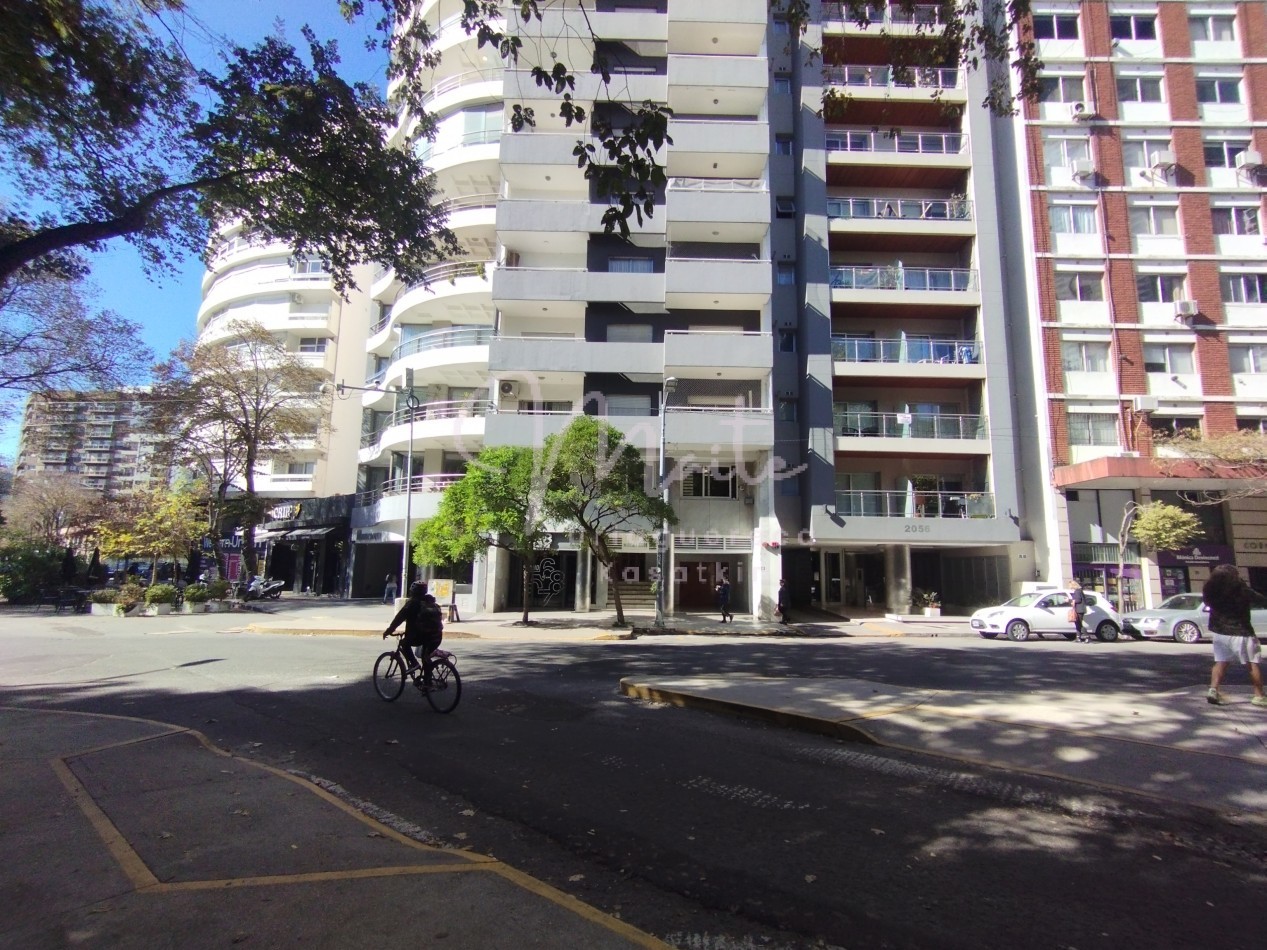DEPARTAMENTO 2 AMBIENTES CON BALCON AL FRENTE ZONA CENTRO 