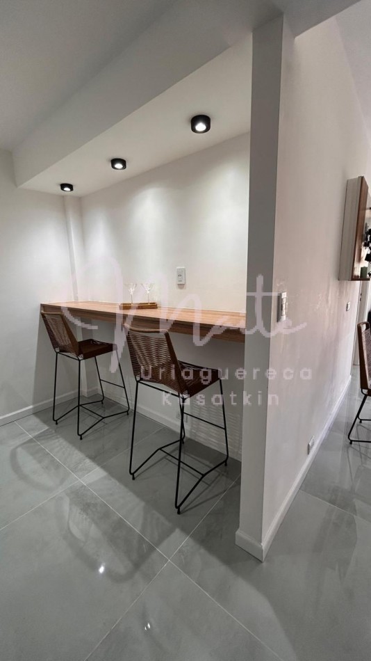 VENTA DEPARTAMENTO 3 AMBIENTES AL FRENTE CON BALCON RECICLADO ZONA PLAZA COLON