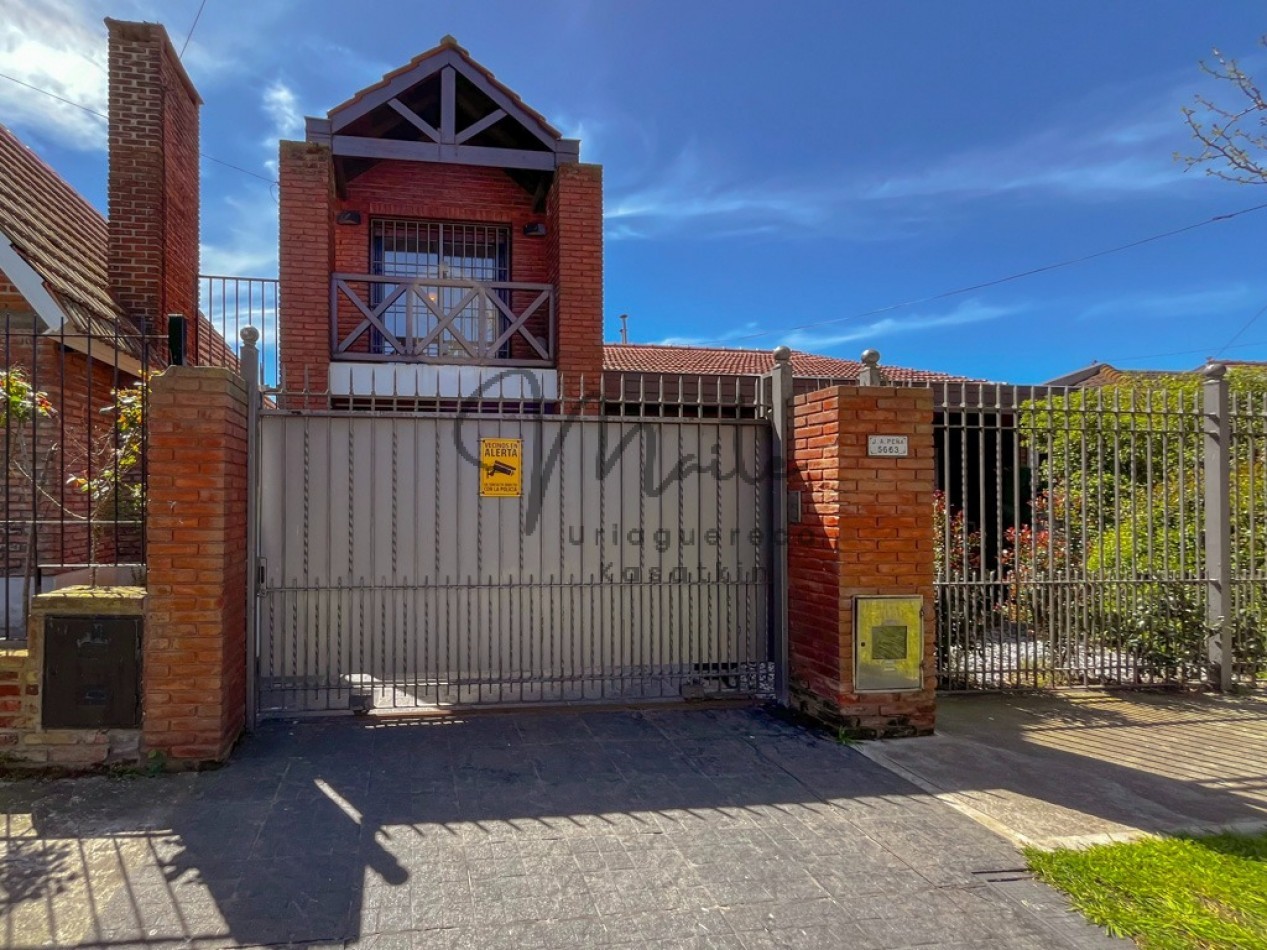 VENTA CASA 4 AMBIENTES LOS PINARES JARDIN PISCINA CLIMATIZADA 