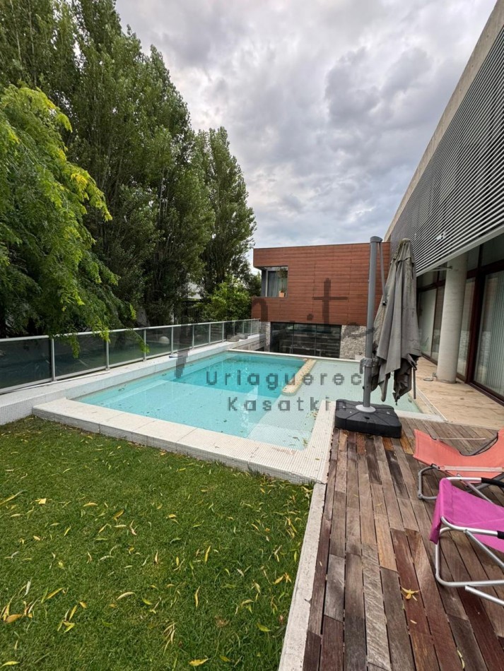 CASA 5 AMBIENTES BARRIO PRIVADO RUMENCO