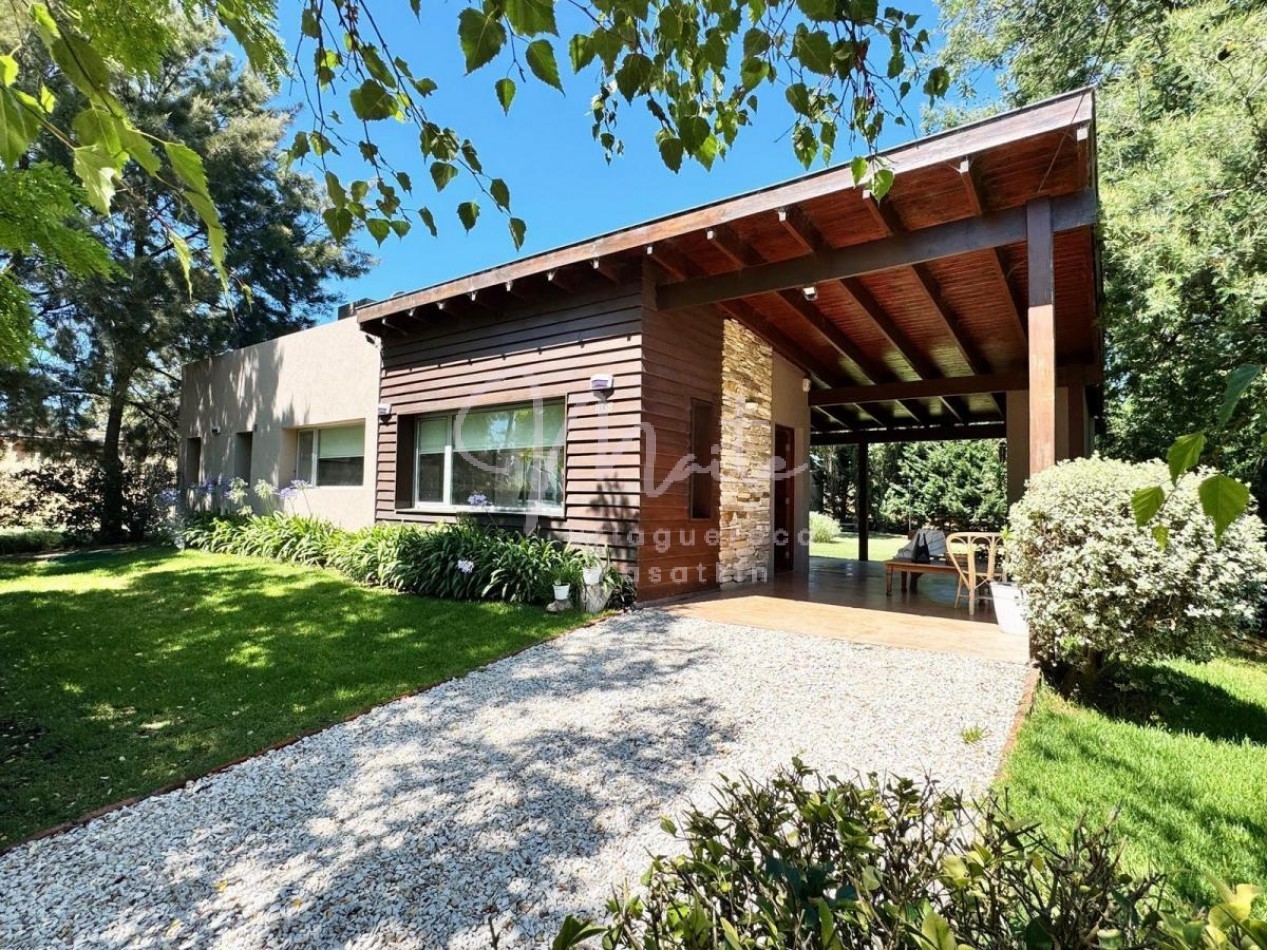 VENTA CASA 4 AMBIENTES ACANTILADOS JARDIN PARRILLA