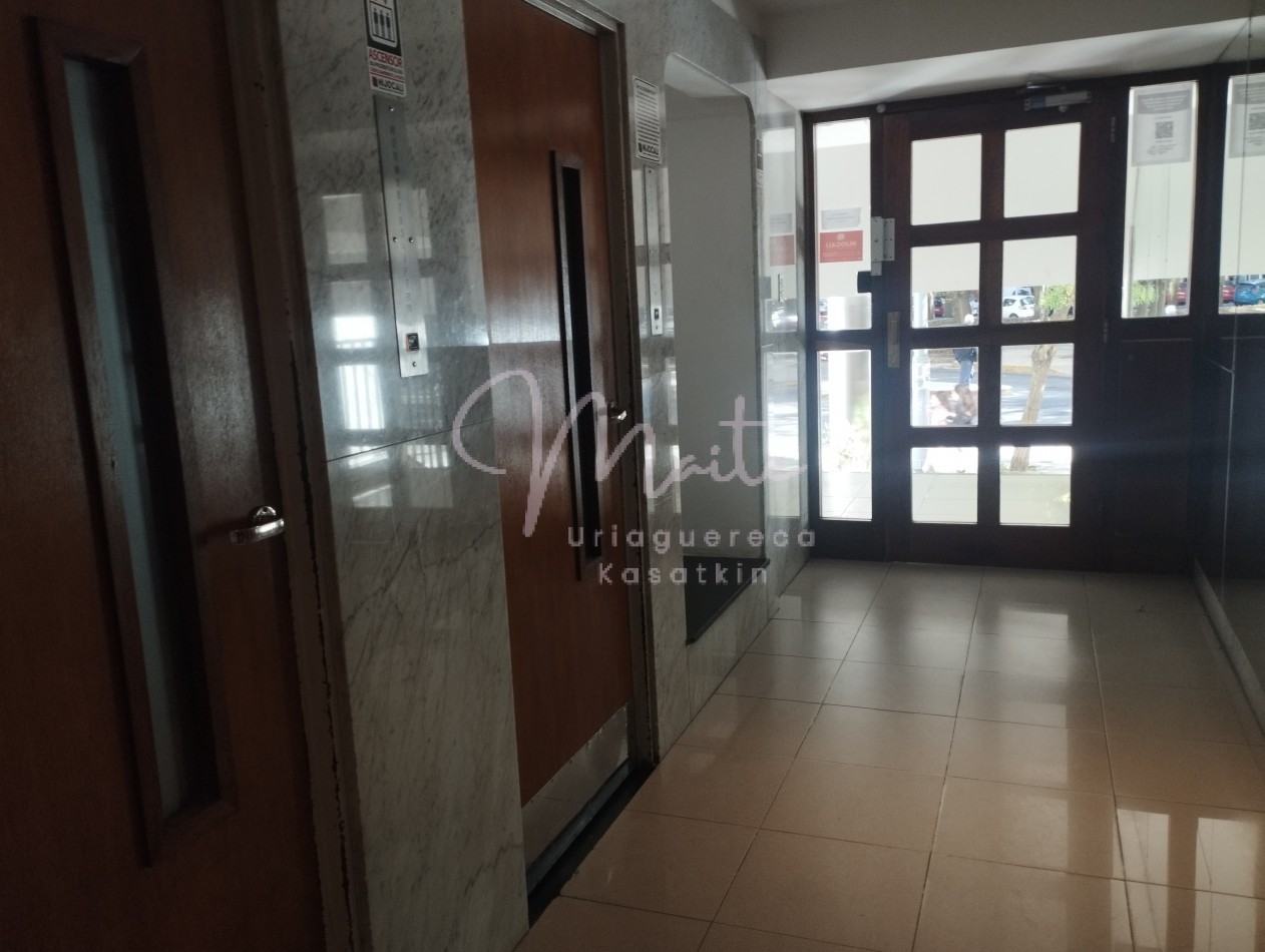 DEPARTAMENTO 2 AMBIENTES CON BALCON AL FRENTE ZONA CENTRO 