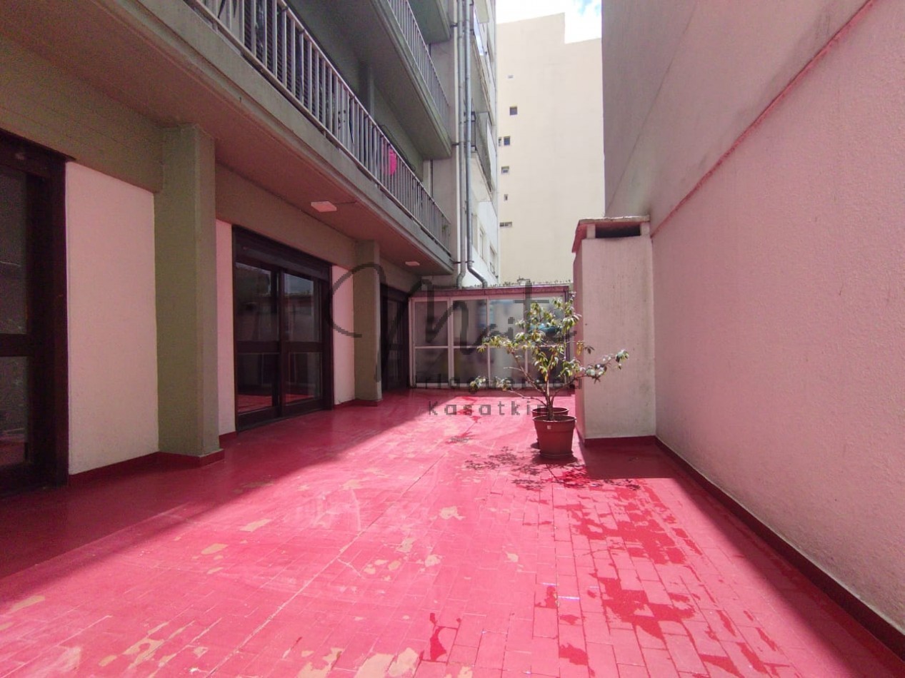 DEPARTAMENTO 3 AMBIENTES CON PATIO PLAZA MITRE 