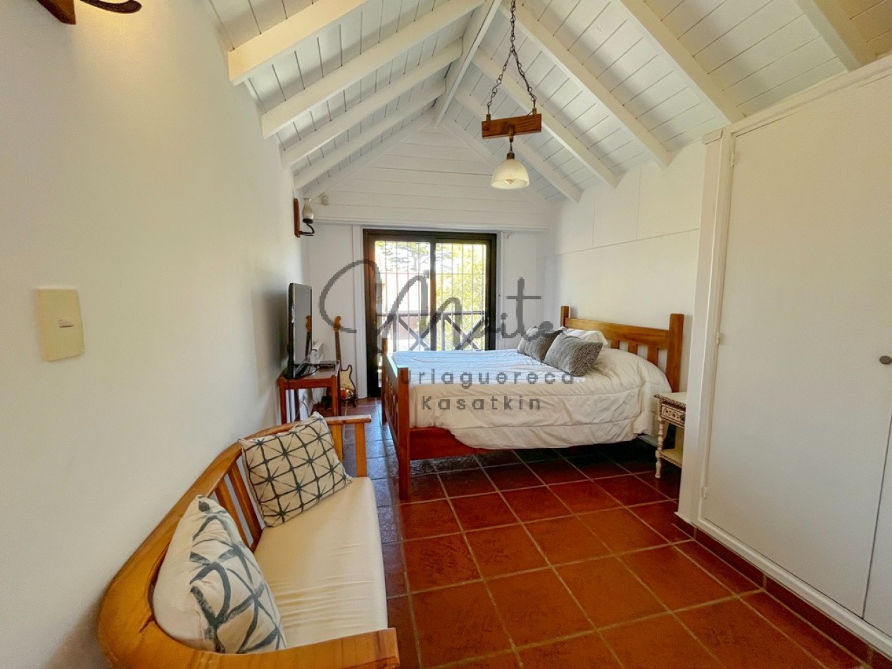 VENTA CASA 4 AMBIENTES LOS PINARES JARDIN PISCINA CLIMATIZADA 