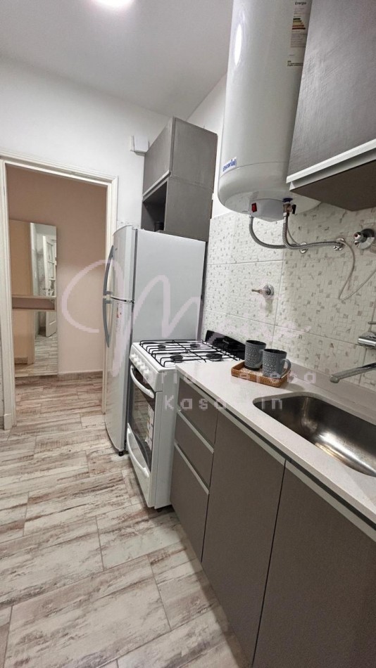 VENTA  DEPARTAMENTO 2 AMBIENTES CON DEPENDENCIA AL  FRENTE CON BALCON  RECICLADO ZONA CENTRO  OPCION COCHERA  