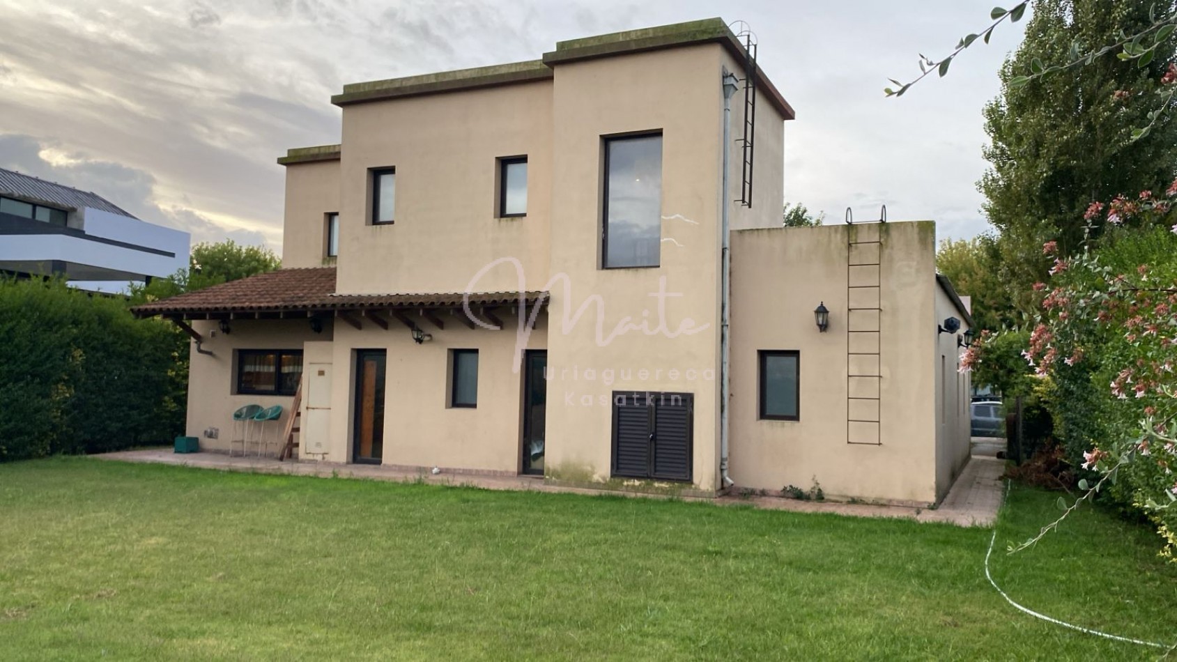 VENTA CASA 4 AMBIENTES ARENAS DEL SUR 