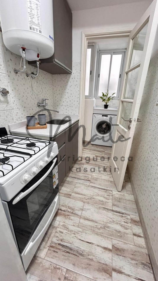 VENTA  DEPARTAMENTO 2 AMBIENTES CON DEPENDENCIA AL  FRENTE CON BALCON  RECICLADO ZONA CENTRO  OPCION COCHERA  