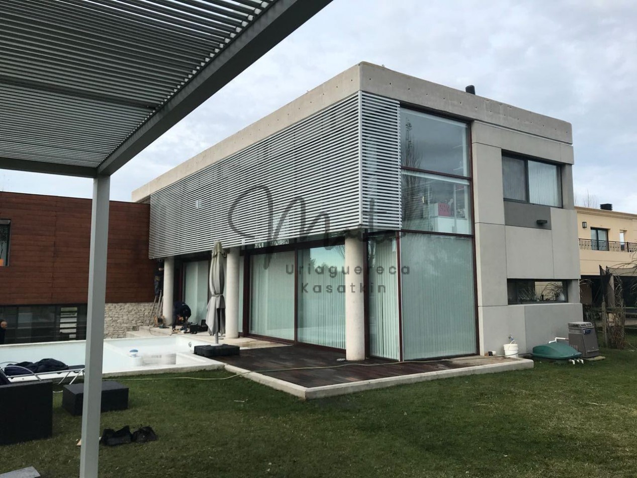 CASA 5 AMBIENTES BARRIO PRIVADO RUMENCO