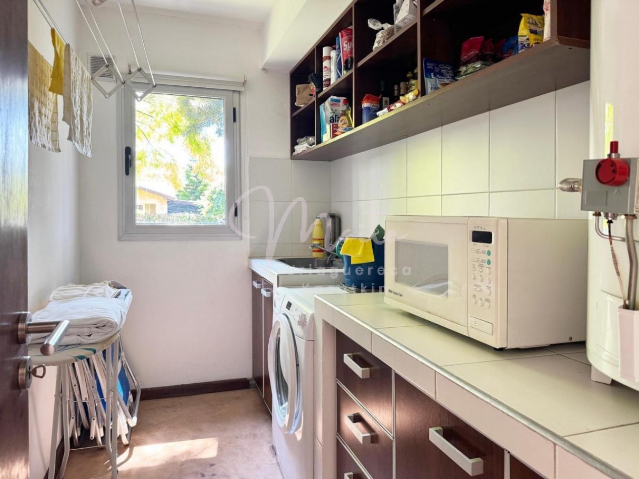 VENTA CASA 4 AMBIENTES ACANTILADOS JARDIN PARRILLA