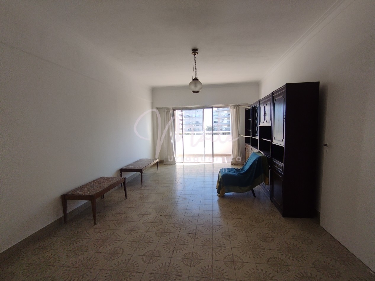 DEPARTAMENTO 2 AMBIENTES CON BALCON AL FRENTE ZONA CENTRO 
