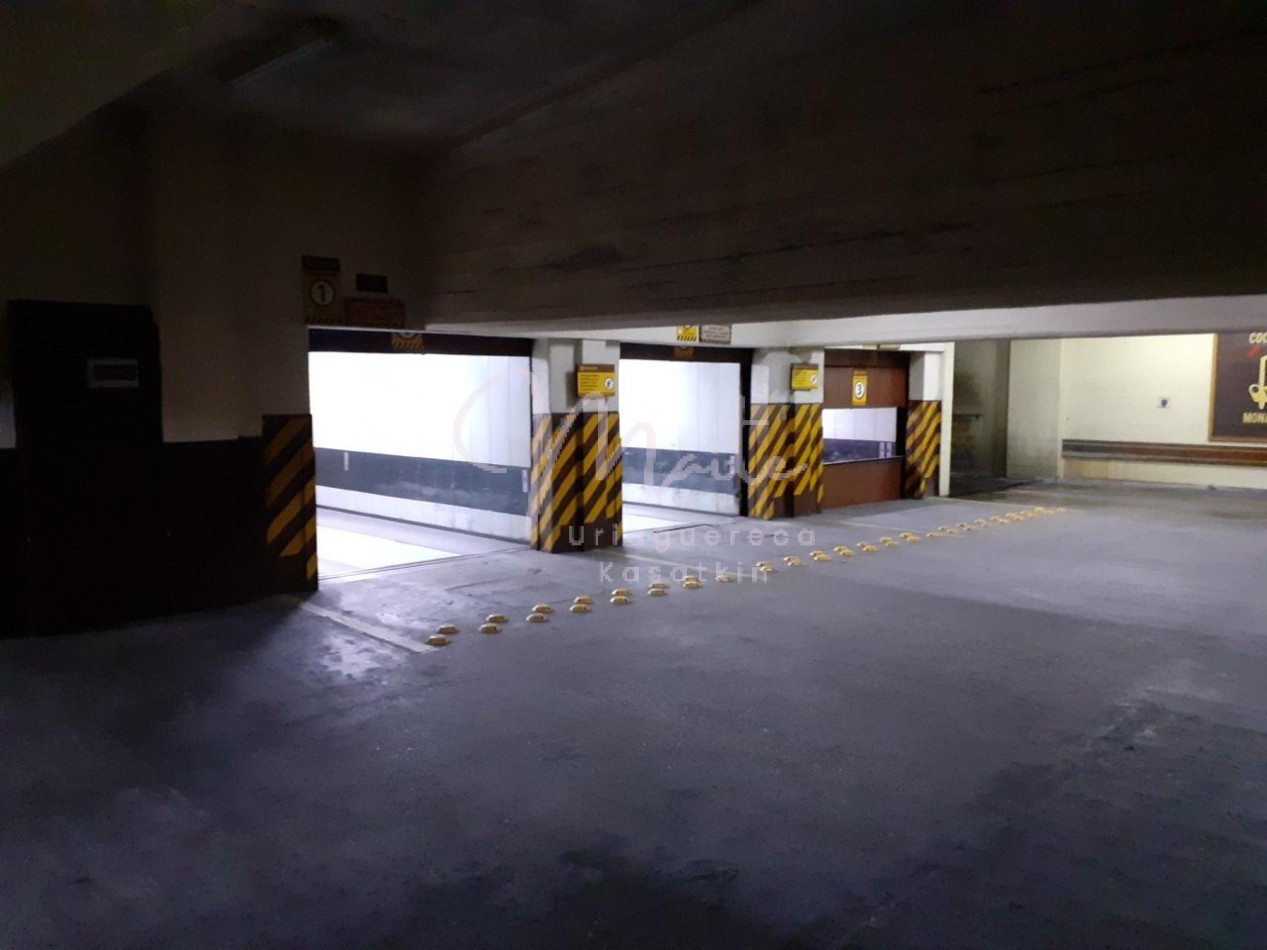 VENTA COCHERA FIJA ZONA CENTRO 