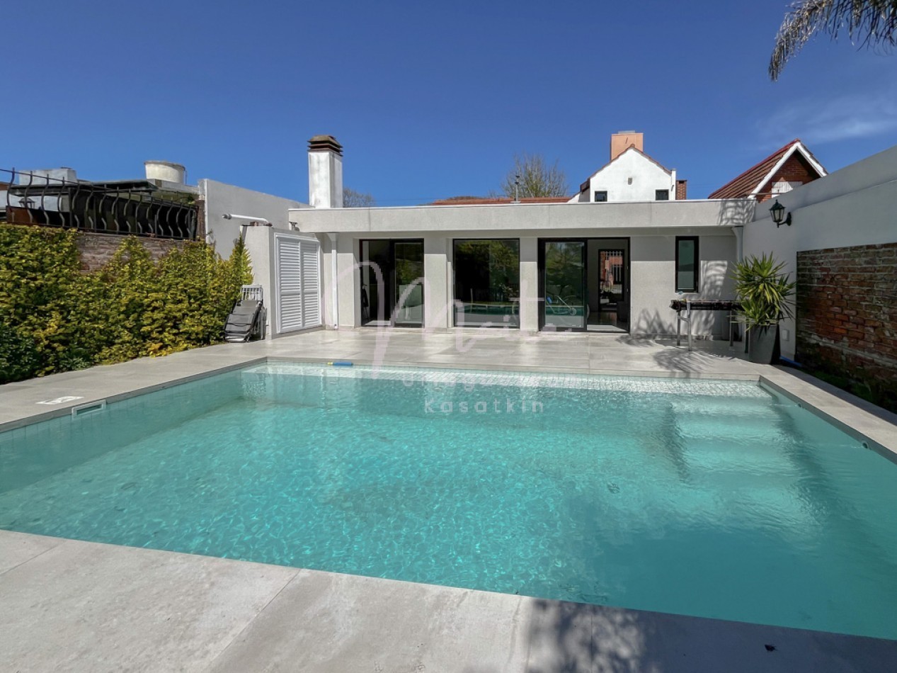 VENTA CASA 4 AMBIENTES LOS PINARES JARDIN PISCINA CLIMATIZADA 