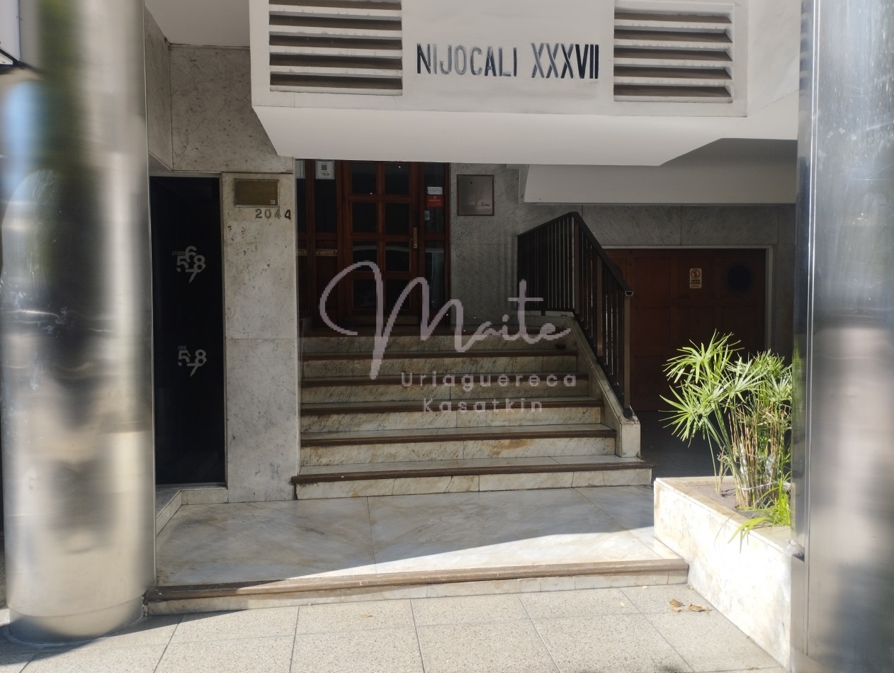 DEPARTAMENTO 2 AMBIENTES CON BALCON AL FRENTE ZONA CENTRO 