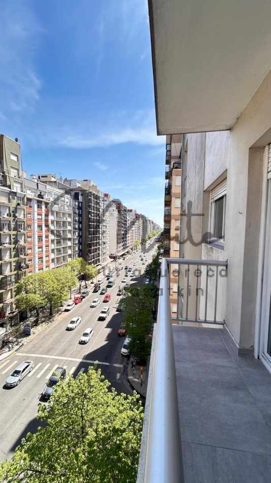 VENTA DEPARTAMENTO 3 AMBIENTES AL FRENTE CON BALCON RECICLADO ZONA CENTRO