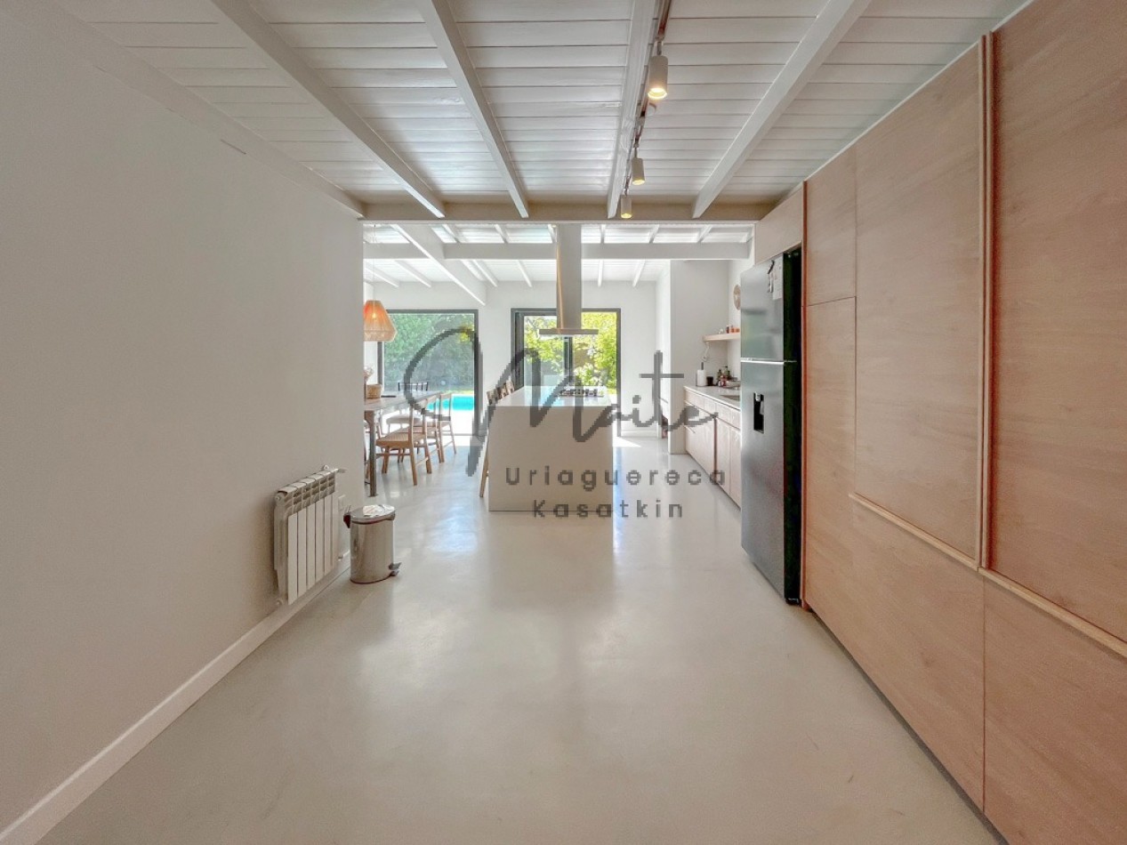 VENTA CASA 4 AMBIENTES LOS PINARES JARDIN PISCINA CLIMATIZADA 