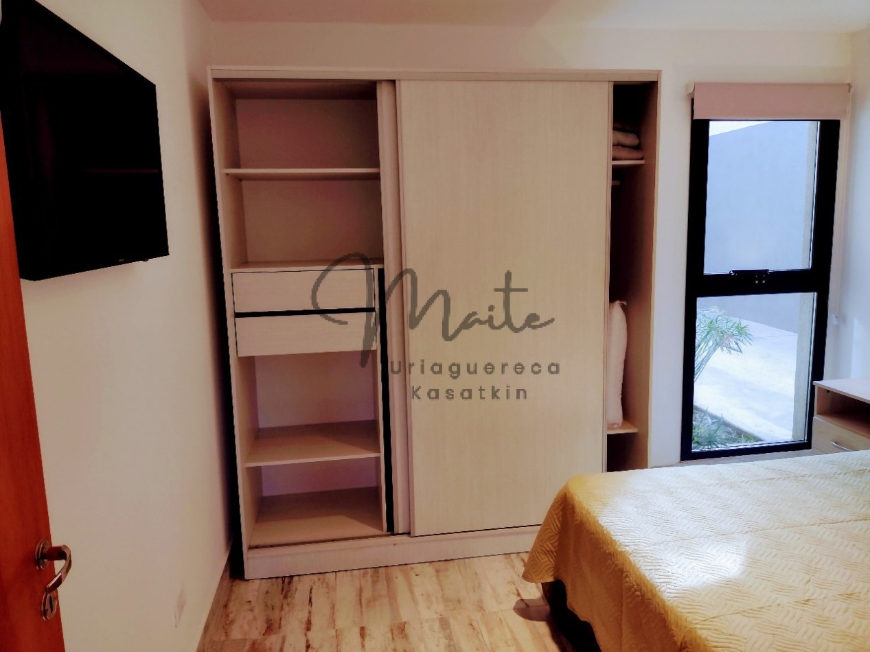 VENTA PH 2 AMB  PLANTA BAJA FRENTE PLAZA ITALIA  COCHERA DESCUBIERTA 