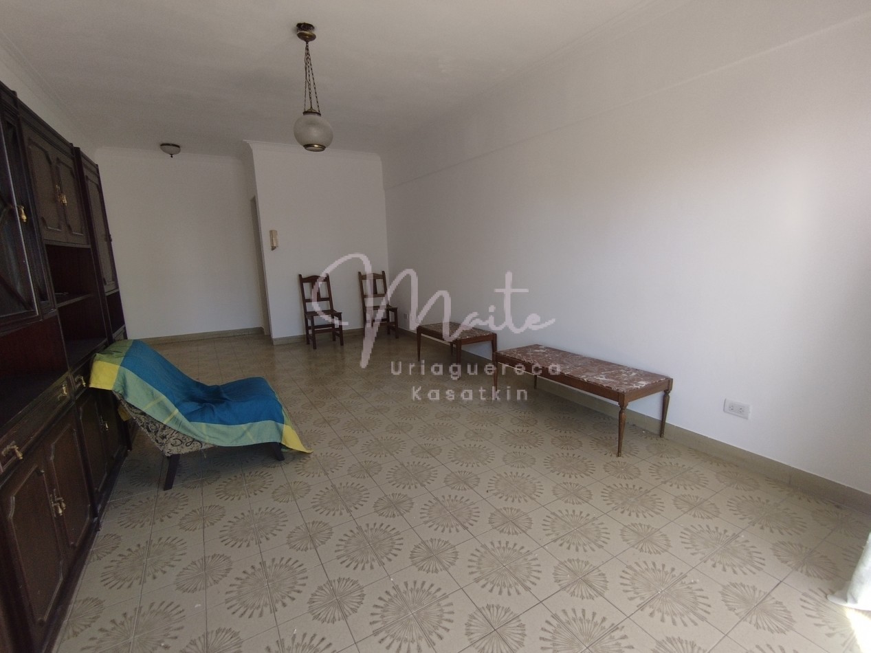 DEPARTAMENTO 2 AMBIENTES CON BALCON AL FRENTE ZONA CENTRO 