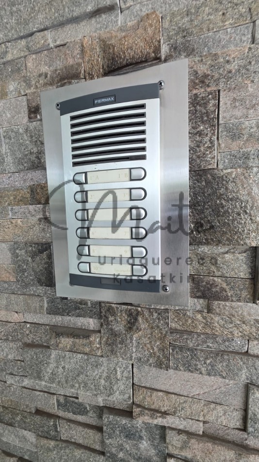 DEPARTAMENTO 3 AMBIENTES CON PATIO PLAZA MITRE 