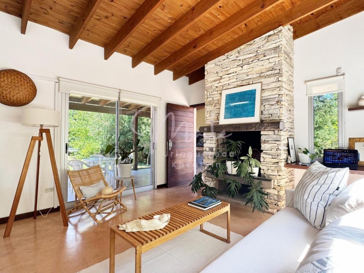 VENTA CASA 4 AMBIENTES ACANTILADOS JARDIN PARRILLA