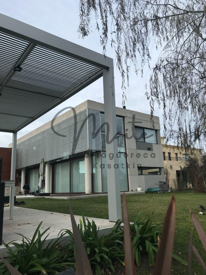 CASA 5 AMBIENTES BARRIO PRIVADO RUMENCO