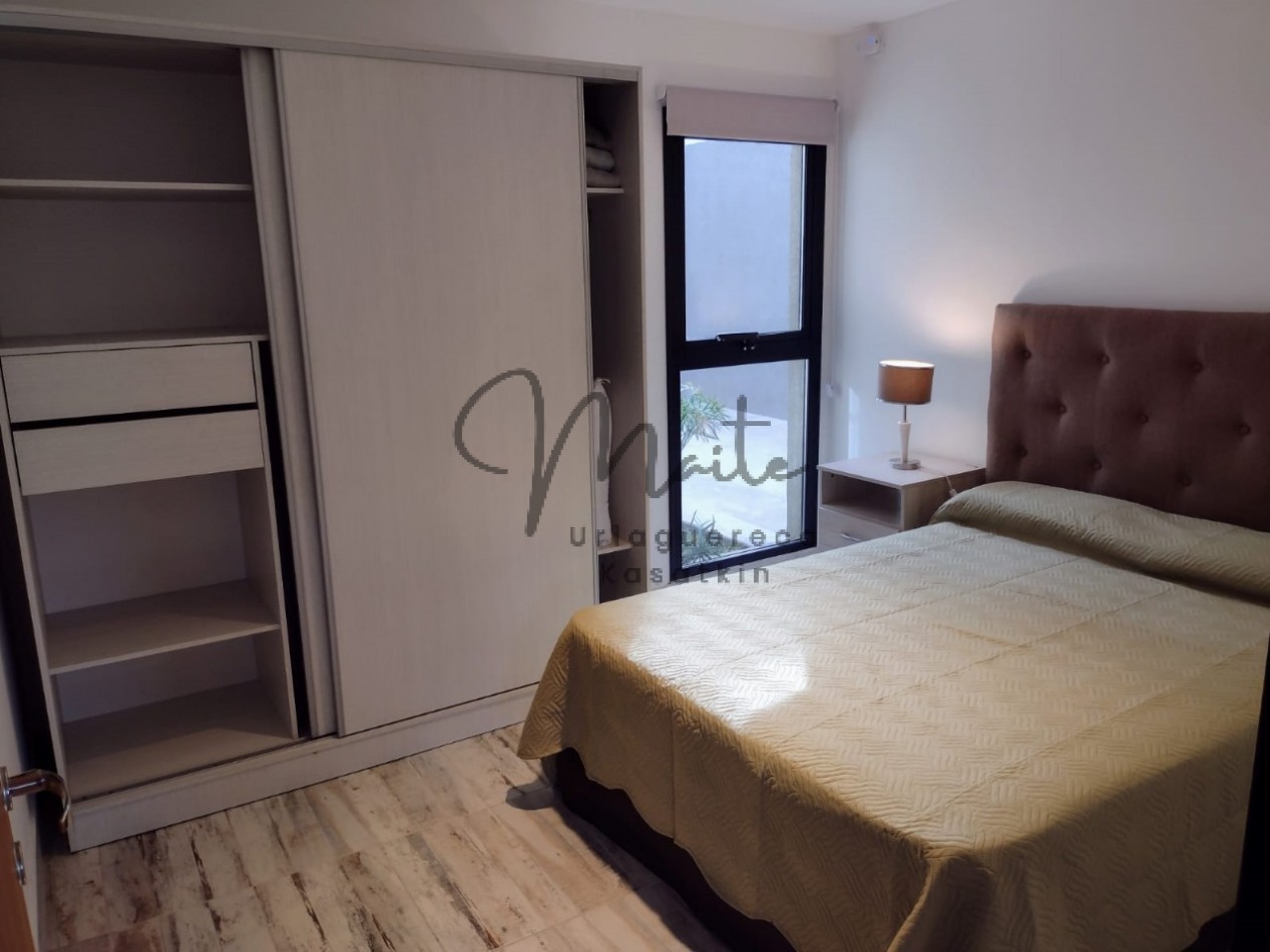 VENTA PH 2 AMB  PLANTA BAJA FRENTE PLAZA ITALIA  COCHERA DESCUBIERTA 