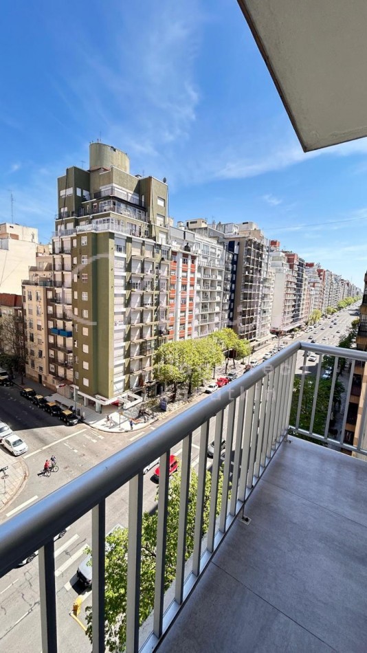 VENTA DEPARTAMENTO 3 AMBIENTES AL FRENTE CON BALCON RECICLADO ZONA PLAZA COLON