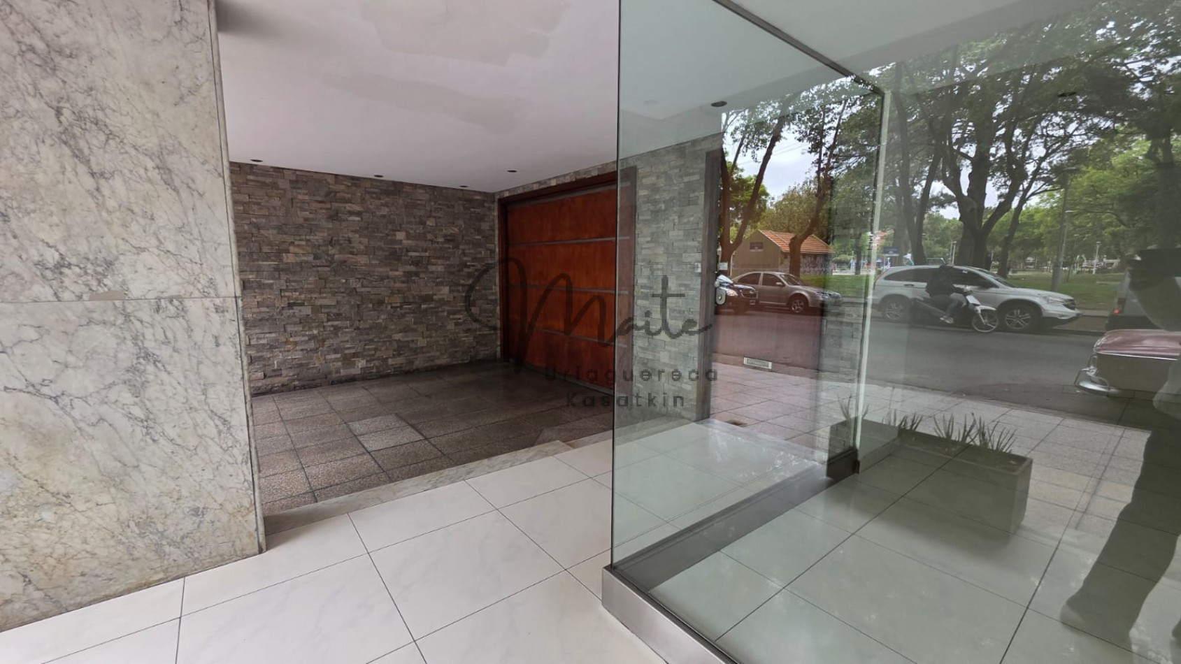 DEPARTAMENTO 3 AMBIENTES CON PATIO PLAZA MITRE 