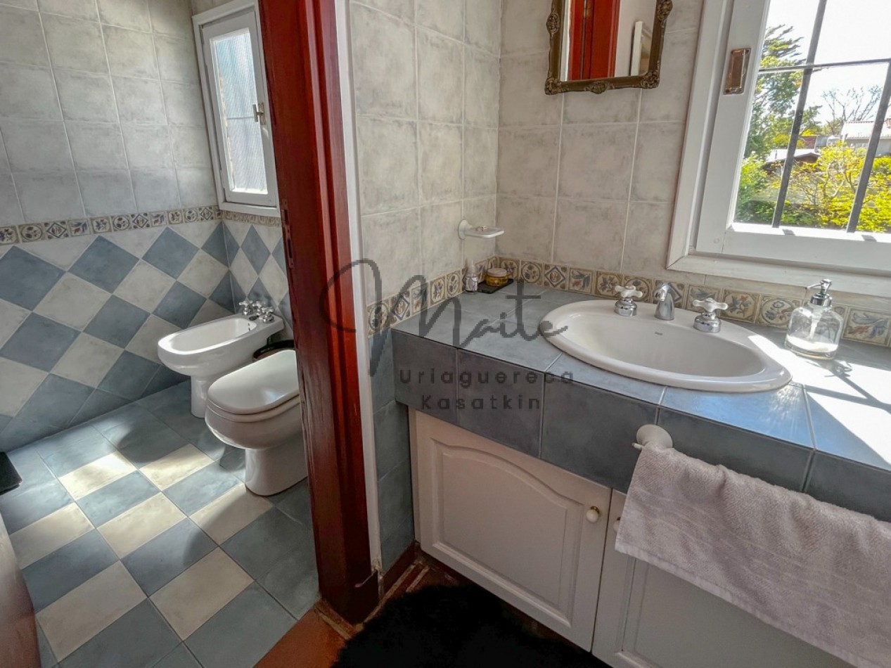 VENTA CASA 4 AMBIENTES LOS PINARES JARDIN PISCINA CLIMATIZADA 