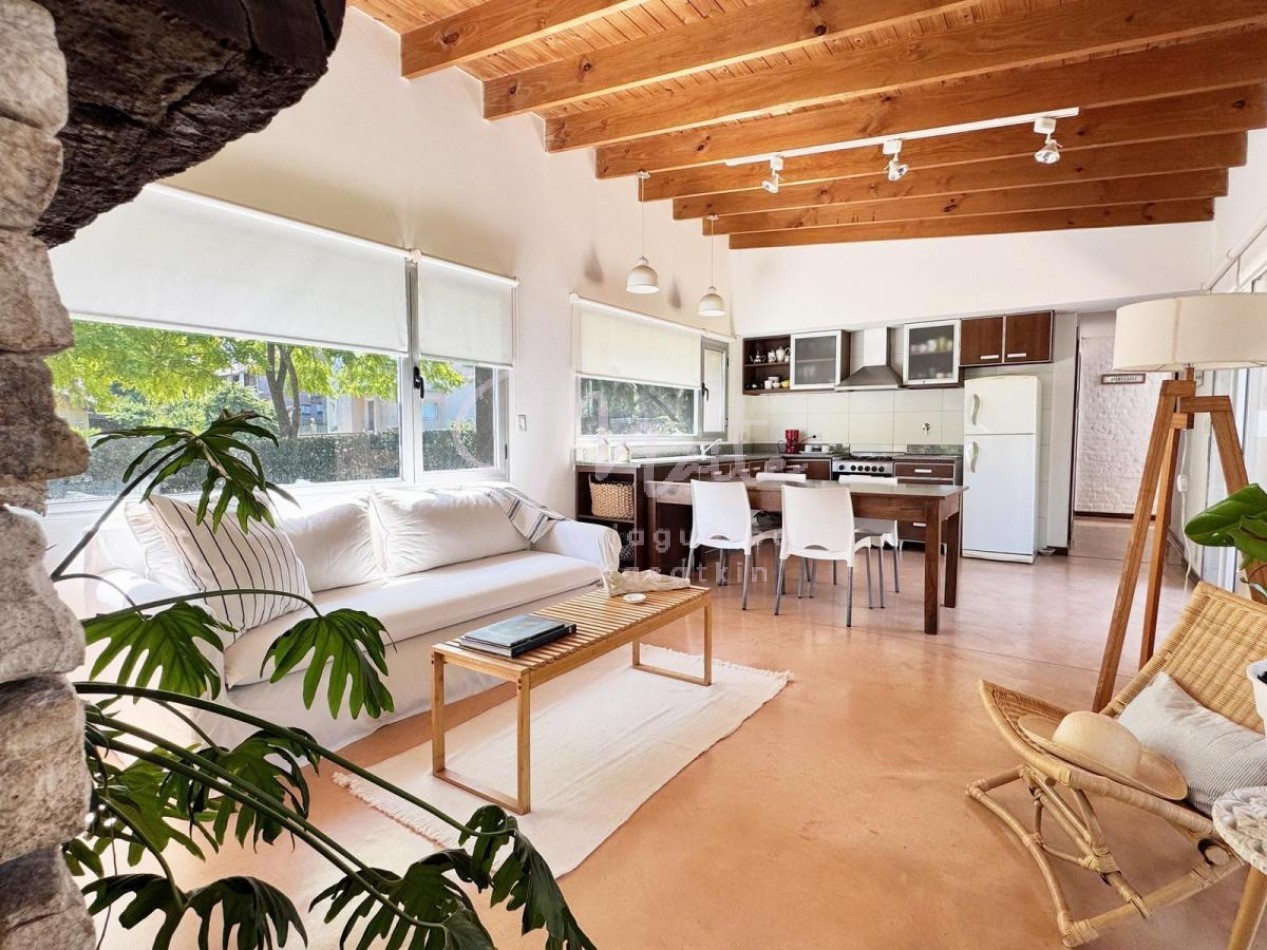 VENTA CASA 4 AMBIENTES ACANTILADOS JARDIN PARRILLA