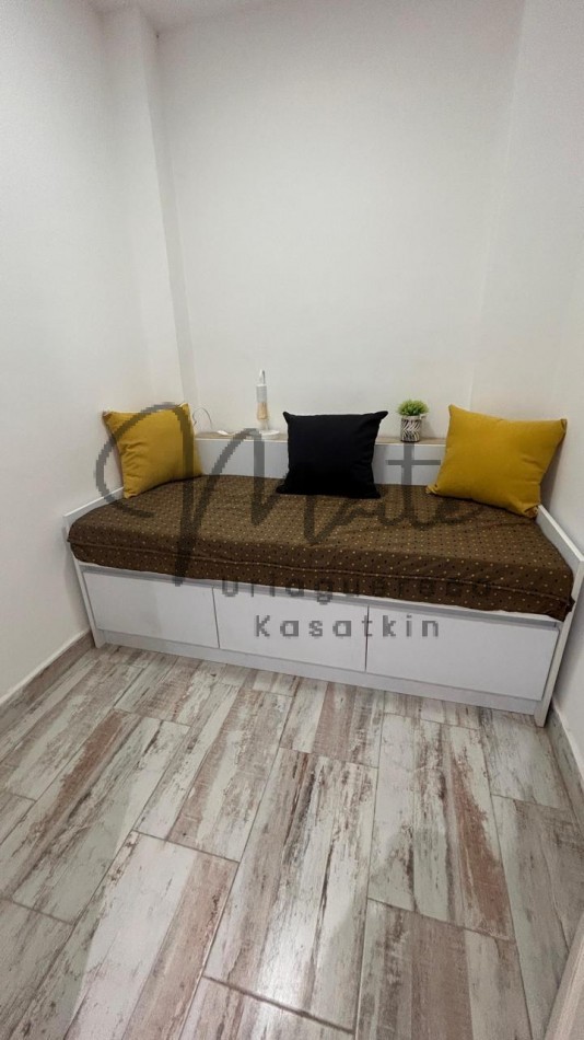 VENTA  DEPARTAMENTO 2 AMBIENTES CON DEPENDENCIA AL  FRENTE CON BALCON  RECICLADO ZONA CENTRO  OPCION COCHERA  