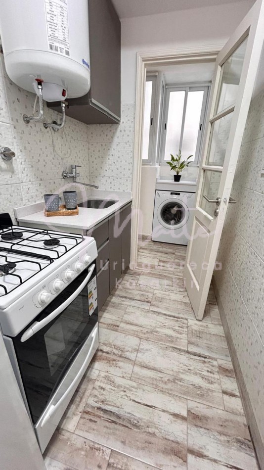 VENTA  DEPARTAMENTO 2 AMBIENTES CON DEPENDENCIA AL  FRENTE CON BALCON  RECICLADO ZONA CENTRO  OPCION COCHERA  