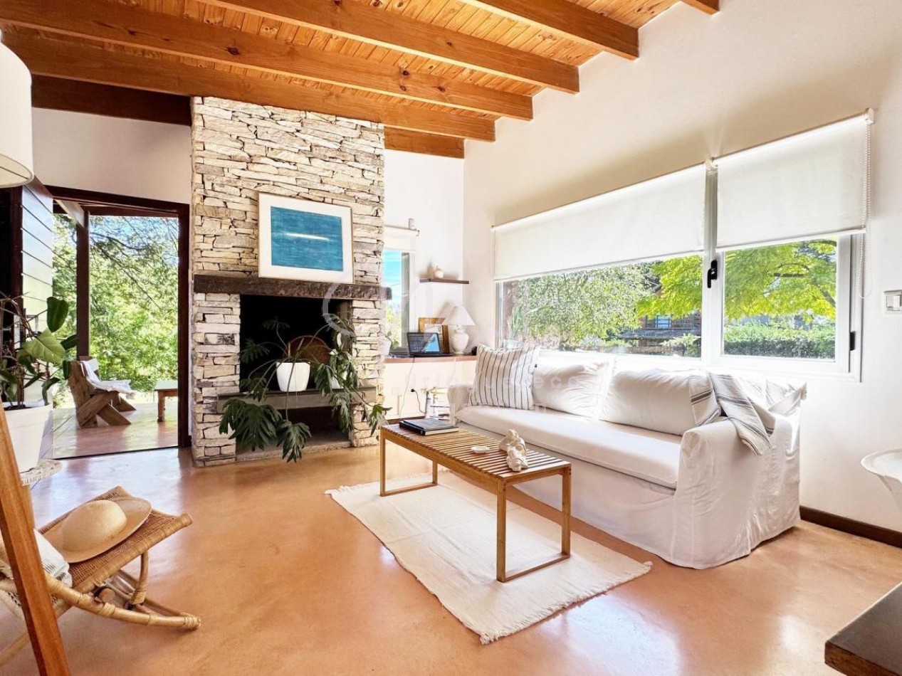 VENTA CASA 4 AMBIENTES ACANTILADOS JARDIN PARRILLA
