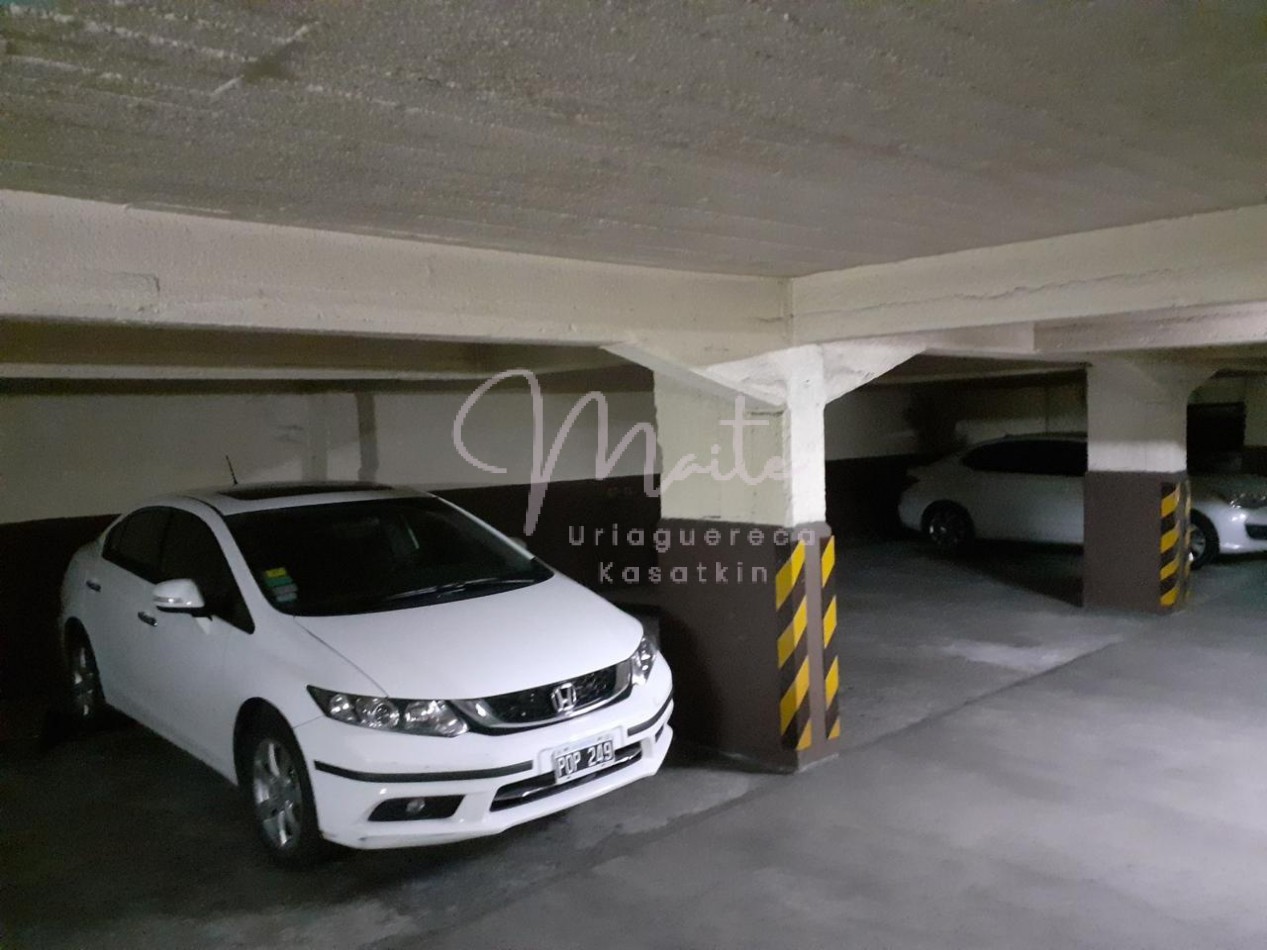 VENTA COCHERA FIJA ZONA CENTRO 