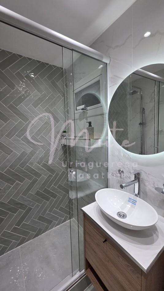 VENTA DEPARTAMENTO 2 AMBIENTES AL FRENTE CON BALCON PLAZA COLON 