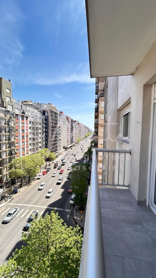 VENTA DEPARTAMENTO 3 AMBIENTES AL FRENTE CON BALCON RECICLADO ZONA PLAZA COLON